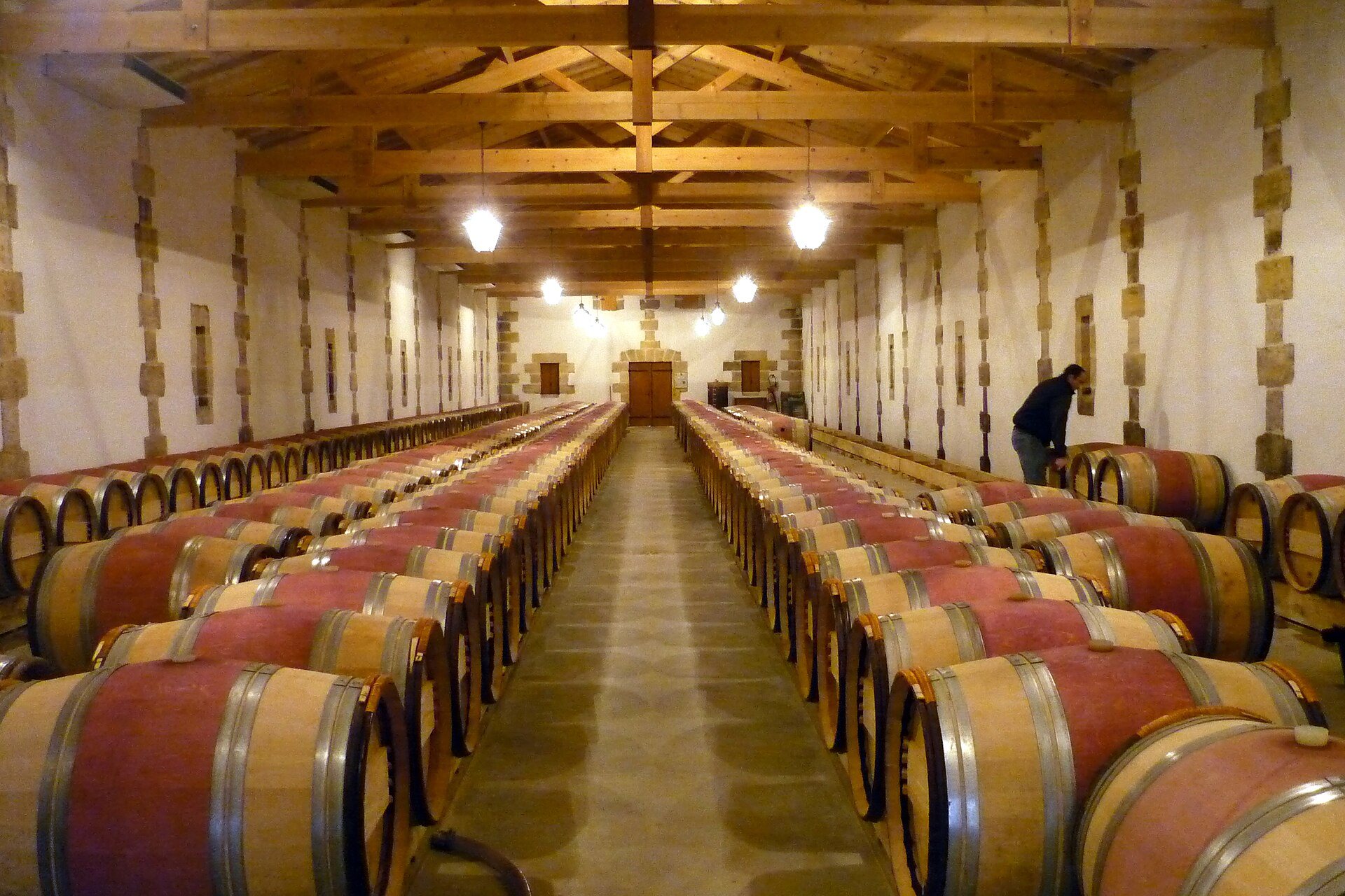 Vatenkelder van een château in Pomerol
